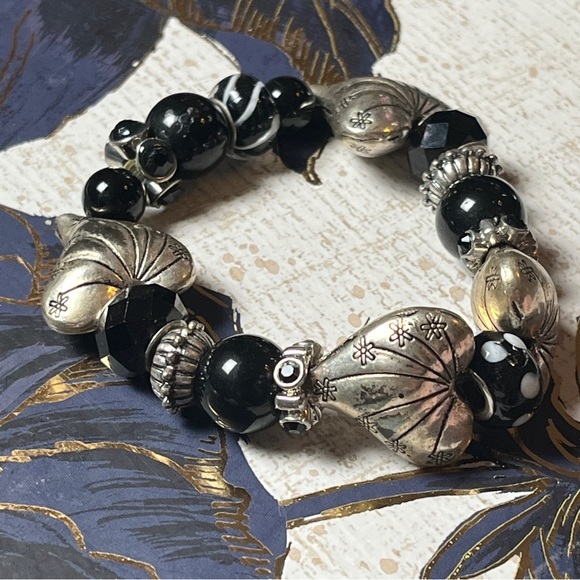 Vintage Jewelry - Vintage Y2K Chunky Textured Heart Black and Silver Beaded Stretch Bracelet D3